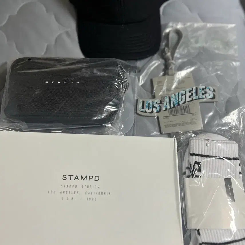 [BUNJANG] STAMPD Cap, Crossbody Bag, Socks, Shoe Cleaner Set / [정품/새상품] STAMPD 볼캡, 크로스백, 양말, 슈클리너 세트