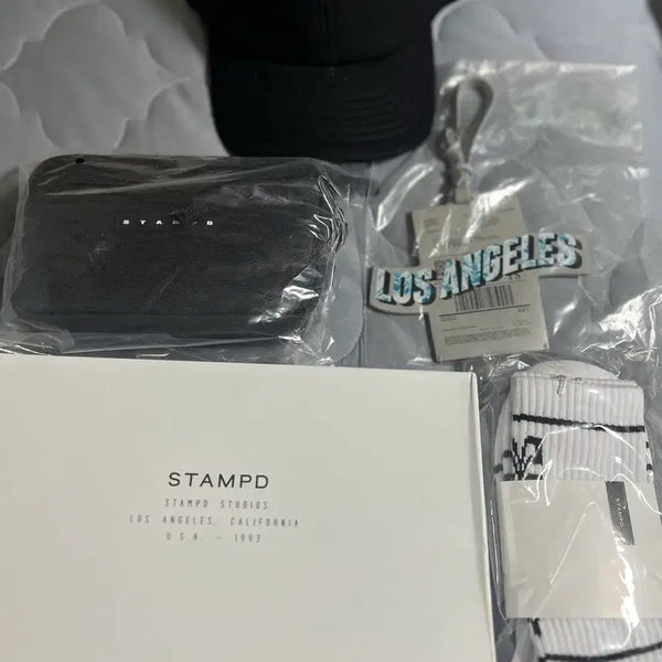 [BUNJANG] STAMPD Cap, Crossbody Bag, Socks, Shoe Cleaner Set / [정품/새상품] STAMPD 볼캡, 크로스백, 양말, 슈클리너 세트