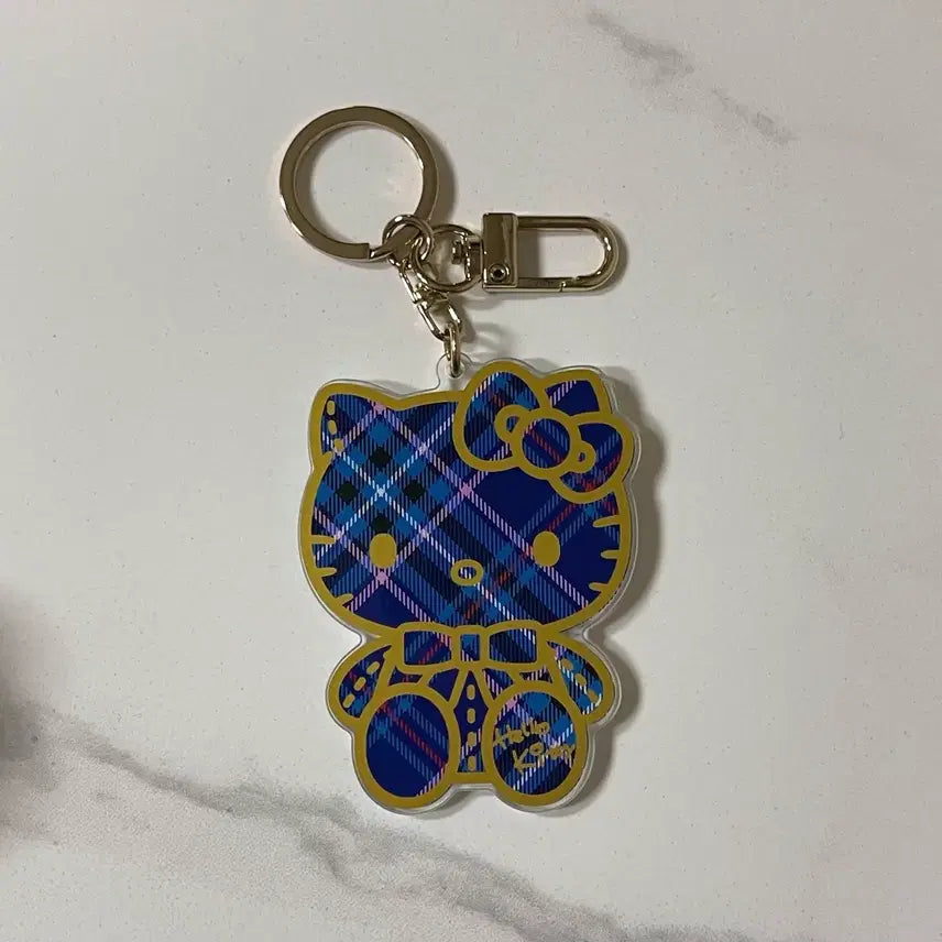 [BUNJANG] Sanrio Hello Kitty 50th Anniversary Tartan Check Acrylic Random Keyring / 산리오 헬로키티 50주년 드레스 타탄체크 체크 아크릴 랜덤 키링 굿즈