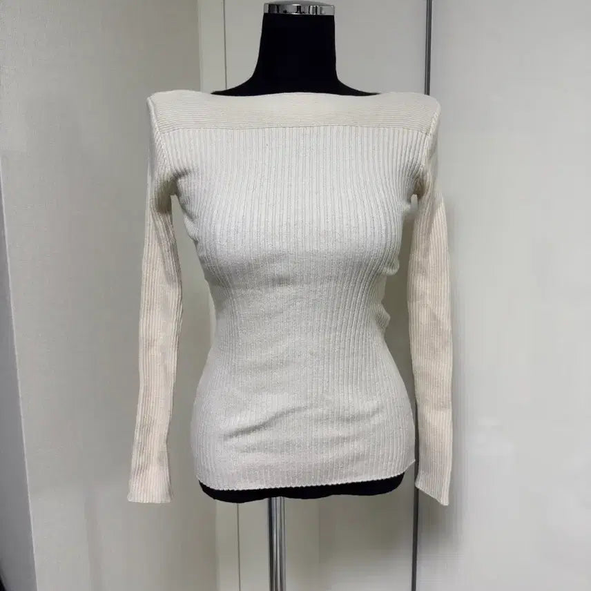 [BUNJANG] Ribbed Long Sleeve Lip Neck Knit Top / 봄/가을 크림 입술넥 골지 긴팔 니트 1회착용