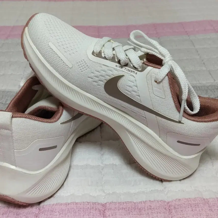 [BUNJANG] Nike Athletic Shoes (240mm) / ( 새상품급 )   나이키 운동화 240