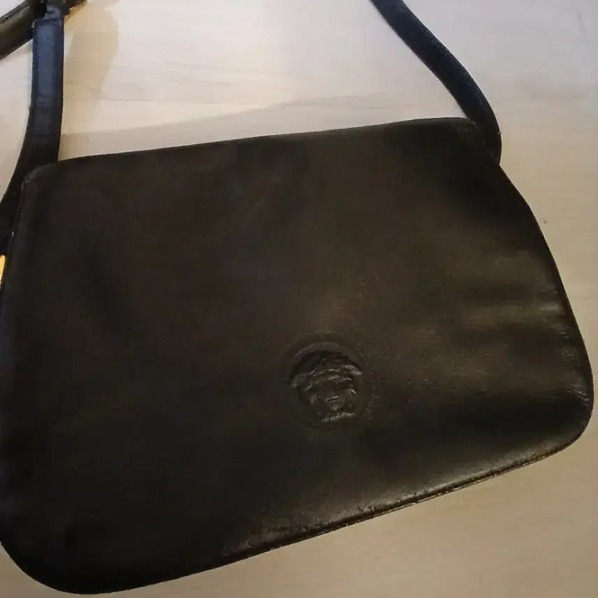 [BUNJANG] Versace Medusa Logo Black Leather Shoulder Bag / 베르사체 메두사 로고 블랙 레더 숄더백 정품