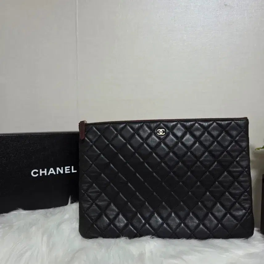 [BUNJANG] Chanel Black Lambskin Classic CC Logo Large Clutch / 샤넬 블랙 램스킨 클래식 CC로고 라지 클러치