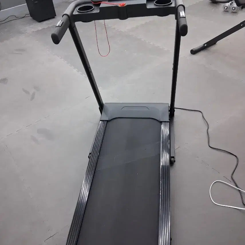 [BUNJANG] Home Treadmill (Max Speed 14km/h) with Free Accessories / 러닝머신 런닝머신 트레드밀 26년 1월 20일 제품 거의 새것 속도최대14km 아령 백익스텐션 푸쉬업바 등 서비스로 드릴게요