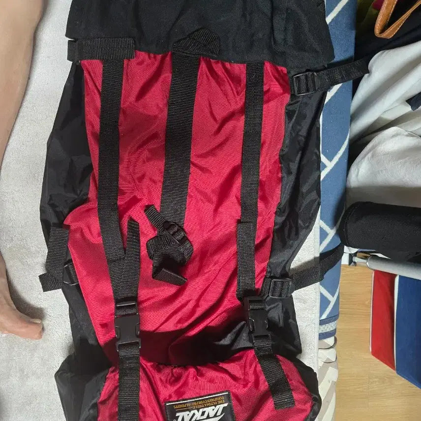 [BUNJANG] Jackal Hiking Backpack (Red/Black) / 잭칼 등산 배낭 (레드/블랙)