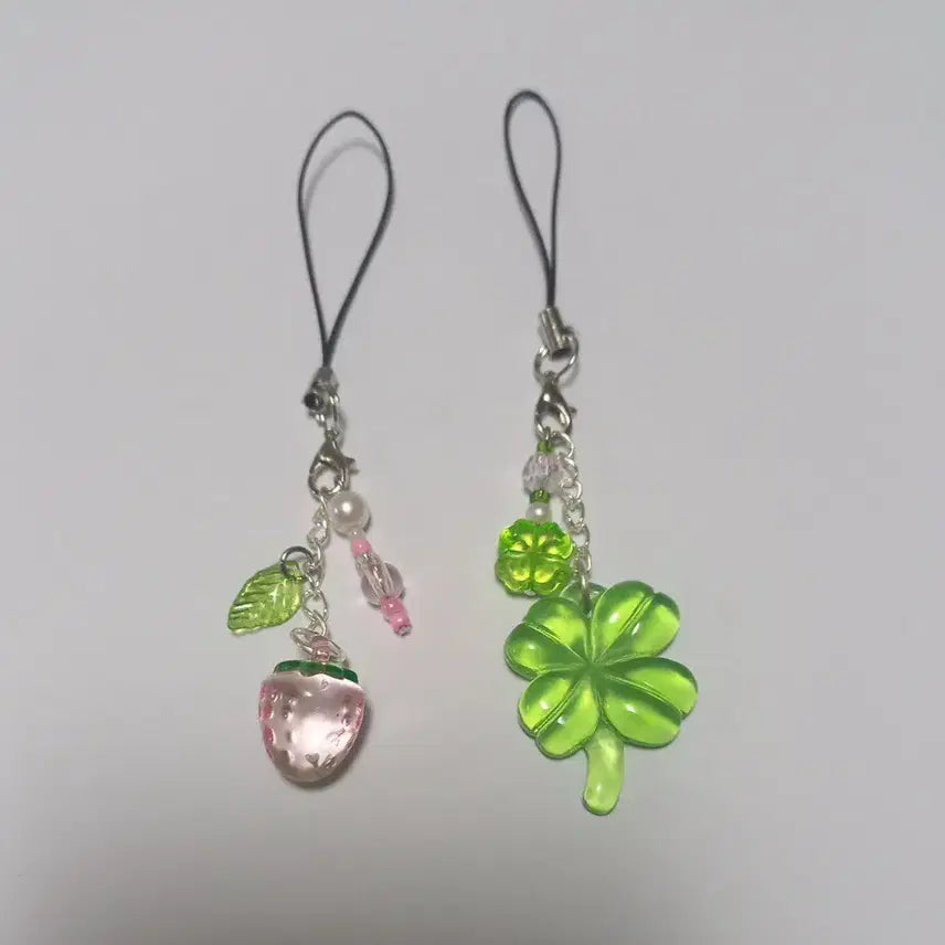 [BUNJANG] Strawberry and Four-Leaf Clover Charm Keychains / 영롱한 딸기, 행운의 네잎클로버 키링