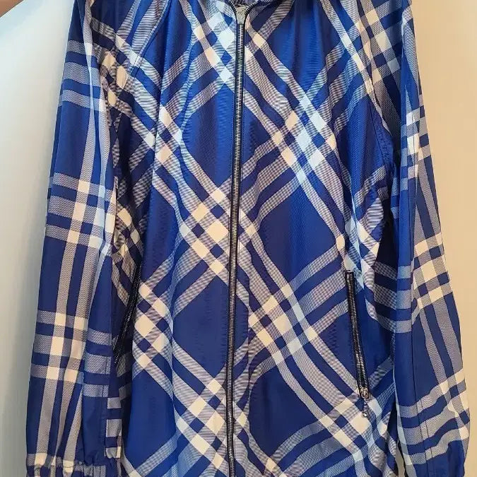 [BUNJANG] Burberry Check Hooded Windbreaker Jacket Blue / 버버리 체크 후드 바람막이 자켓 블루 110