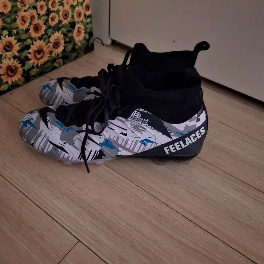 [BUNJANG] FEELACES Football Boots Size 260 (New) / FEELACES 축구화 260 무료배송 미개봉전
