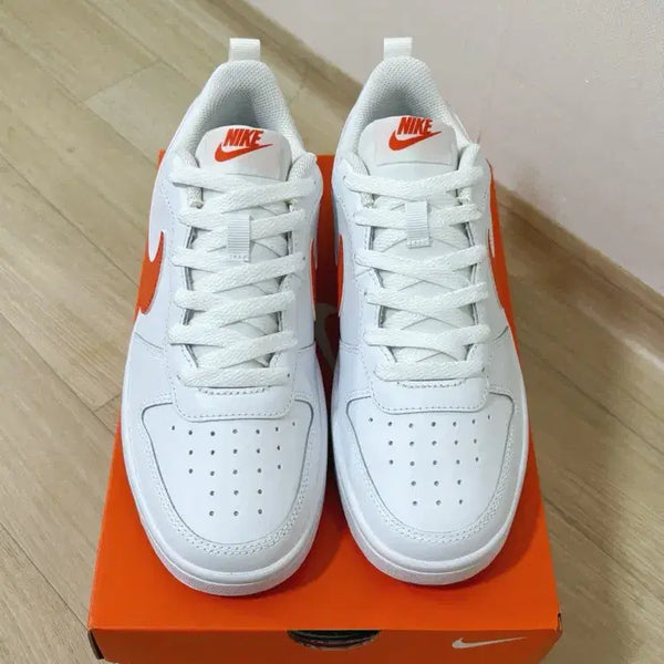 [BUNJANG] Nike Court Borough 2 Summit White Orange GS Sneakers 240mm / [240] 나이키 코트 버로우 2 화이트 오렌지 운동화 코트비전