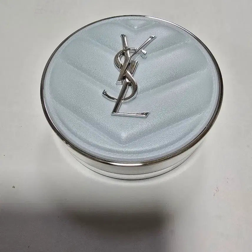 [BUNJANG] Yves Saint Laurent All Hours Blur Cushion Foundation (New) / 신상 입생로랑 올아워 블러쿠션 본품(새상품)