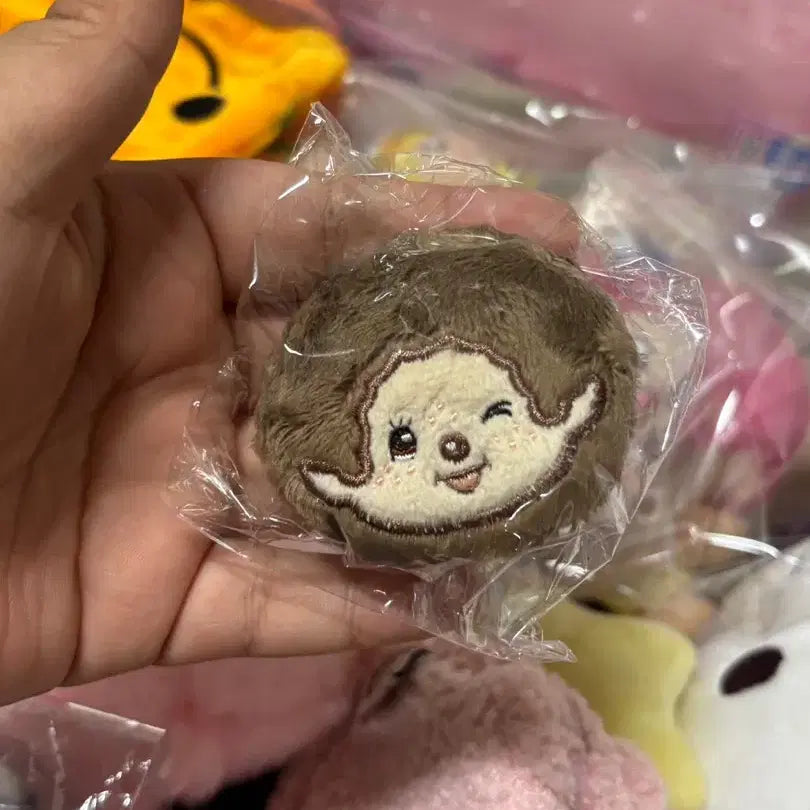 [BUNJANG] Monchhichi Face Doll Gacha Badge / 몬치치 얼굴 인형 뱃지 가챠
