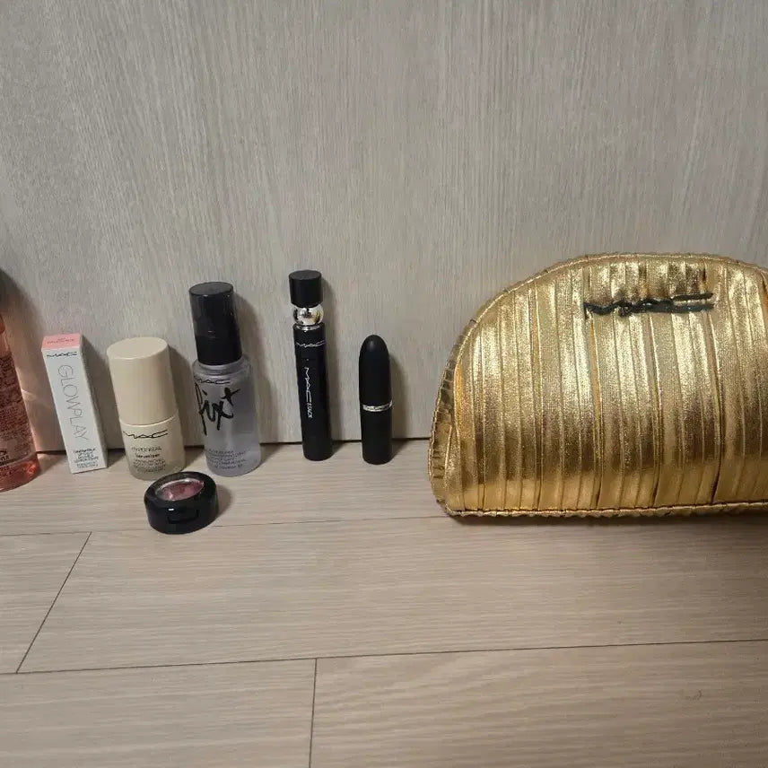 [BUNJANG] MAC Cosmetics Set with Pouch / 맥 MAC 화장품 세트 (파우치 포함)
