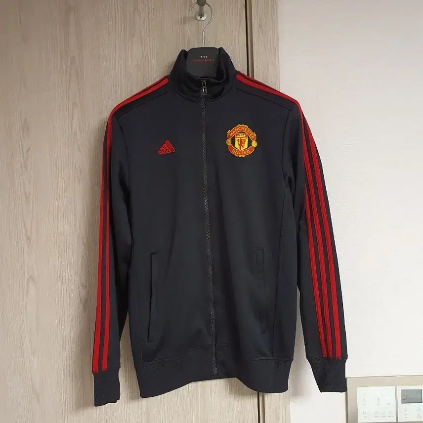 [BUNJANG] Adidas Manchester United Track Top Jacket Jersey Black Red Size 95 / 아디다스 맨체스터 유나이티드 맨유 트랙탑 져지 자켓 유니폼 블랙 검빨 95 m