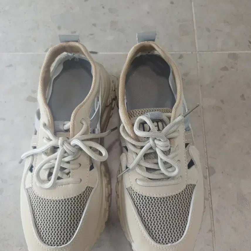 [BUNJANG] DHL Sneakers Beige 240 / 디에이치엘 스니커즈 베이지색