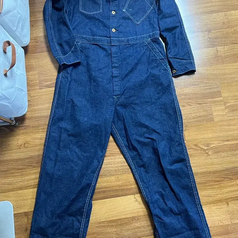 [BUNJANG] TCB Jeans 10th Anniversary Black Cat Crew Suit Size 32 / Tcb jeans 10주년 한정 32 black cat crew suit