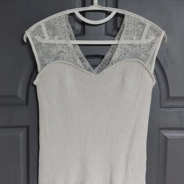 [BUNJANG] MERCURYDUO Lace Trim Ribbed Knit Sleeveless Top / [F] 머큐리듀오(MERCURYDUO) 레이스 배색 골지 니트 슬리브리스