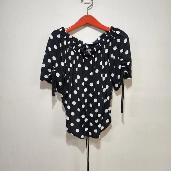 [BUNJANG] Dot Shirring Asymmetrical Blouse (Off-Shoulder Option) / 도트 셔링 언발 블라우스. 오프숄더 가능