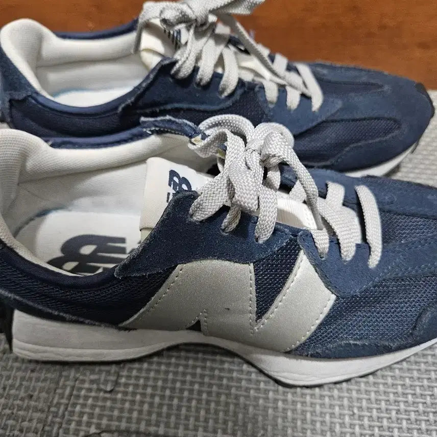[BUNJANG] New Balance 327 Navy Sneakers US 7.5 / 뉴발란스 327 네이비 스니커즈 뉴발 255 (US 7.5)