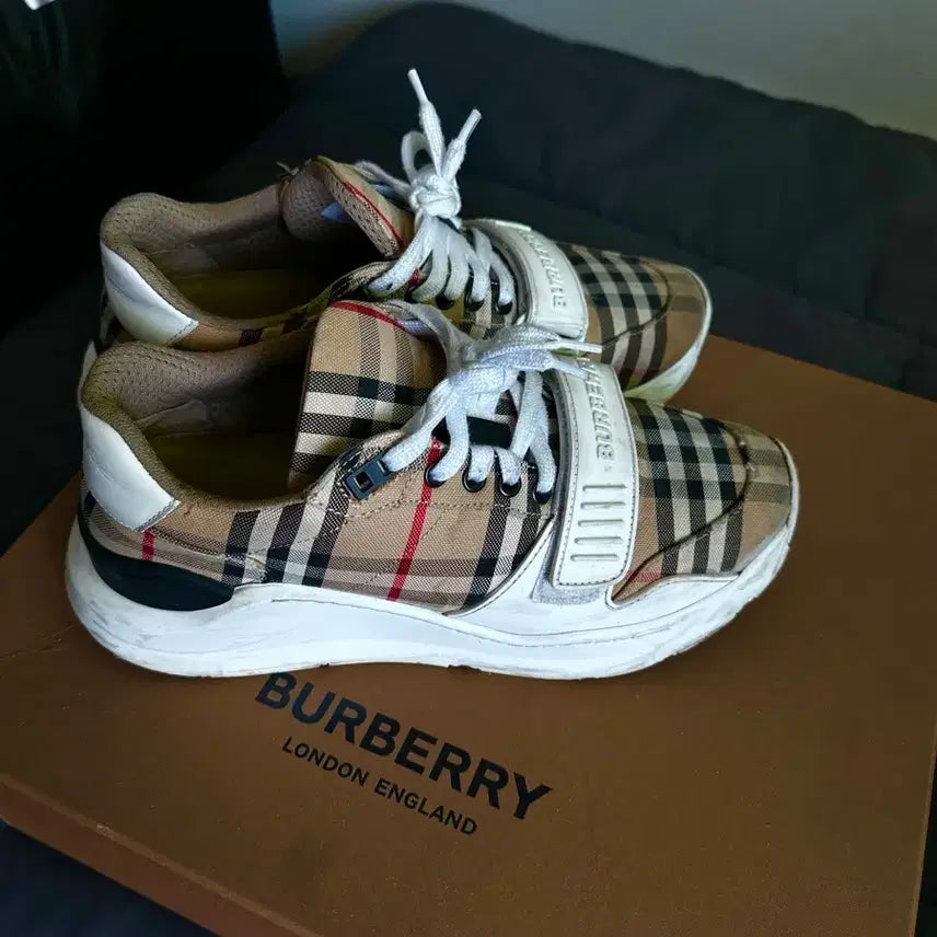 [BUNJANG] Burberry Vintage Check Suede Leather Sneakers Archive Beige / 버버리 빈티지 체크 스웨이드 레더 스니커즈 아카이브 베이지