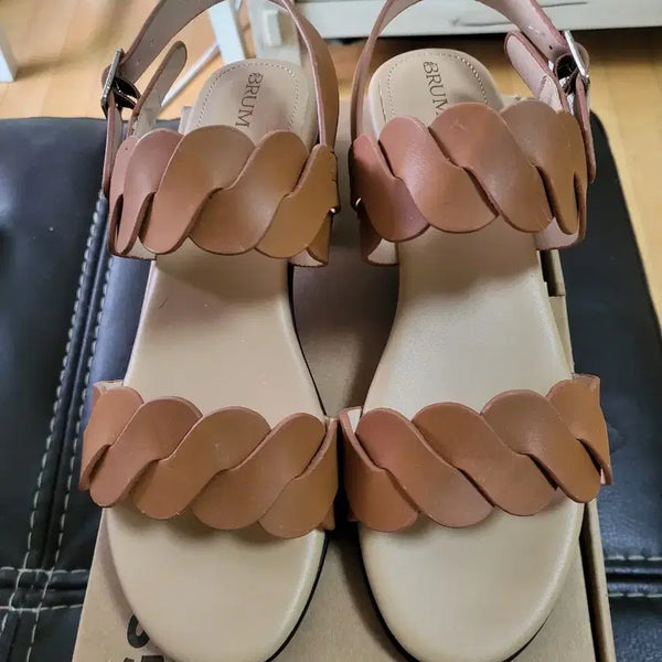 [BUNJANG] Burumas Elice Natural Leather Sandals (240) / 부르마스엘리스 천연가죽 샌들(240)
