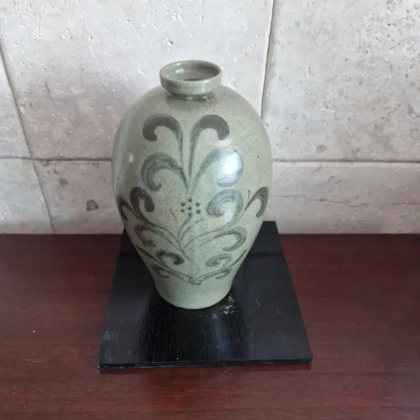[BUNJANG] North Korean Celadon 'Cheolhwa Chomun' Vase / 북한 도자기 철화 초문 도자기