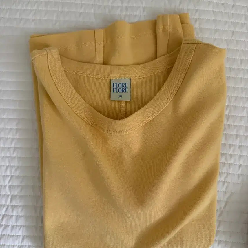 [BUNJANG] flore flore Butter Color Car Tee T-Shirt (M) / flore flore car tee 버터색상 m사이즈
