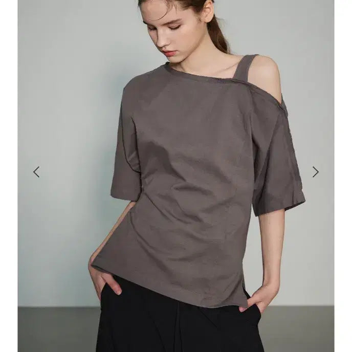 [BUNJANG] Mera Mojo Charcoal One Shoulder Strap T-Shirt / (새상품)원가 9만원 _메라모조 차콜 원숄더 스트랩 티셔츠