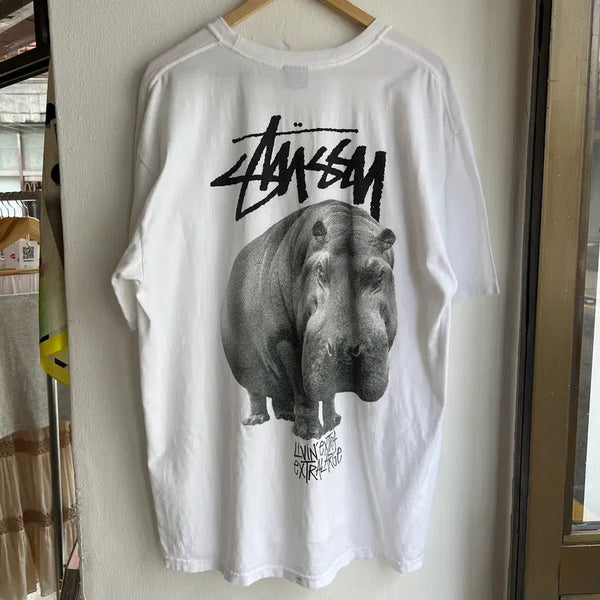 [BUNJANG] Stussy x Extra Large Livin' Large Hippo Graphic T-Shirt XL White / [XL] 스투시 리빈라지 하마 반팔 티셔츠