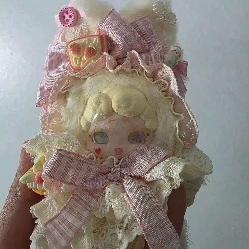 [BUNJANG] Bamtokki Mini Custom Limited Edition Figure with Strawberry Accent / 밤토끼 미니 커스텀 한정판