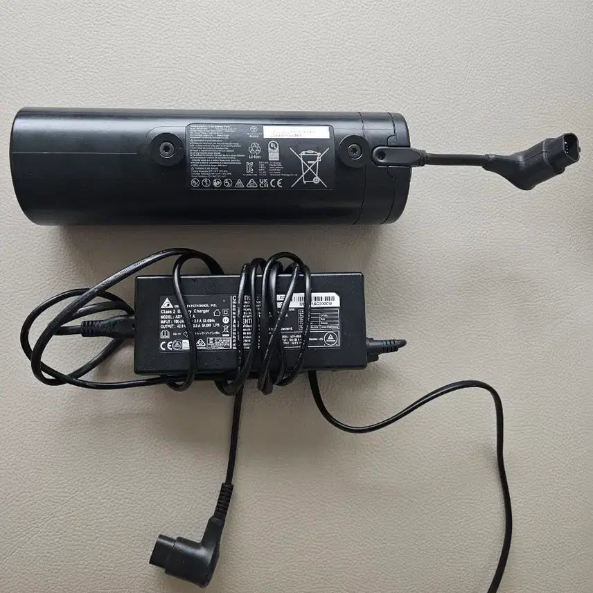 [BUNJANG] Trek Electric Bicycle Battery and Charger Set / 트렉 전기 배터리