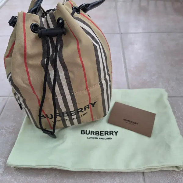 [BUNJANG] Burberry Phoebe Bucket Bag / 버버리 포이베 버킷백