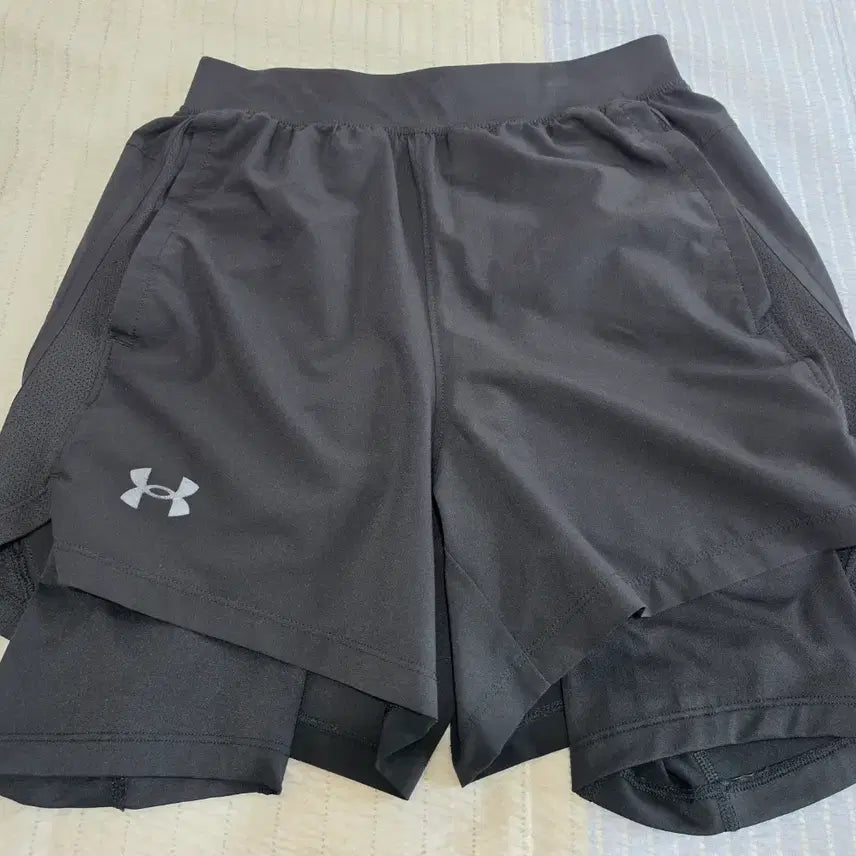 [BUNJANG] Under Armour Black 5-Inch 2-in-1 Shorts / 언더아머 블랙 5인치 투인원 쇼츠 반바지 헬스 러닝 라이딩용-MD사이즈