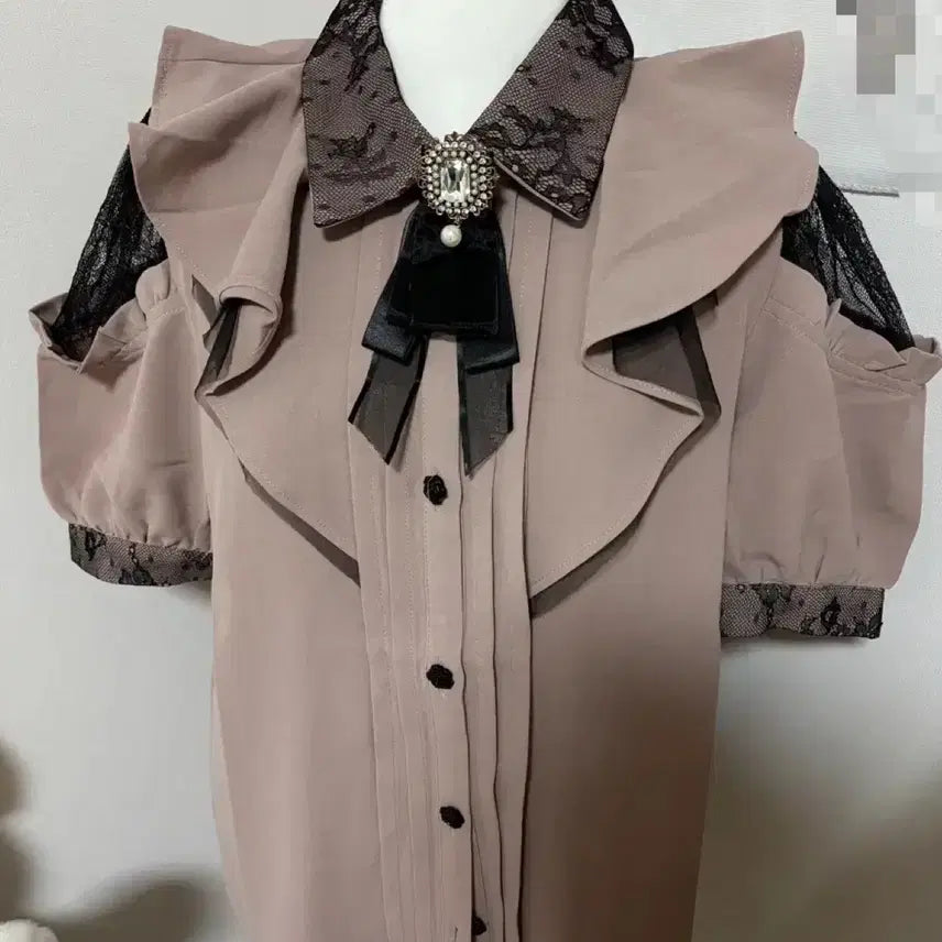 [BUNJANG] Off-Shoulder Short Sleeve Blouse / 양산형 지뢰계 오프숄더 블라우스 반팔블라우스