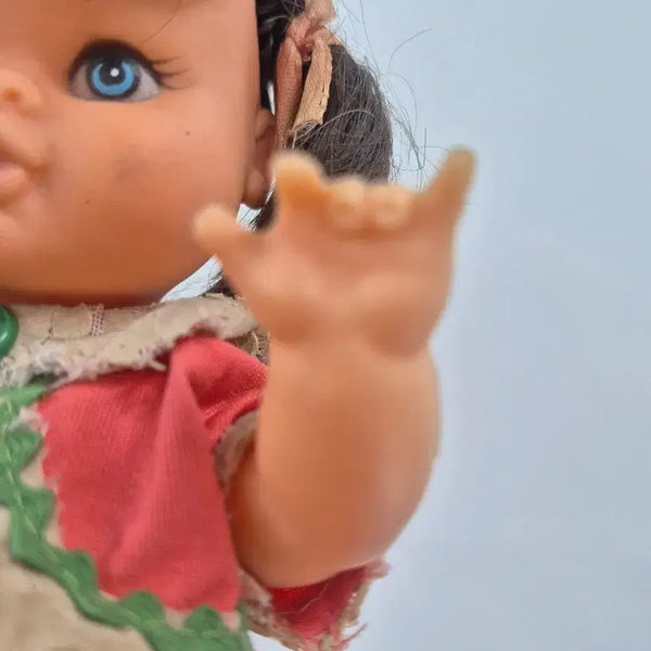 [BUNJANG] Vintage Hong Kong Doll "I Love You" Pose / 빈티지 홍콩돌 :) I love You 손동작 하는 아이 # 돼지코