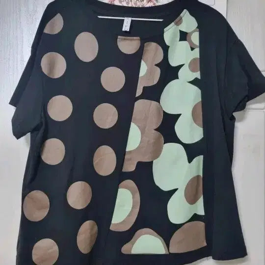 [BUNJANG] Black Dot & Flower Patchwork T-Shirt / 블랙 도트 & 플라워 패치워크 티셔츠