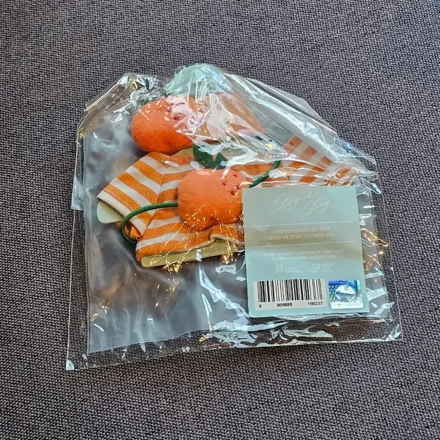 [BUNJANG] Stray Kids Outfit Citrus Version Doll Clothes (Sealed) / 스트레이키즈 스키즈 스키주 제주 전시 아웃핏 시트러스 버전 미개봉 미사용 새제품