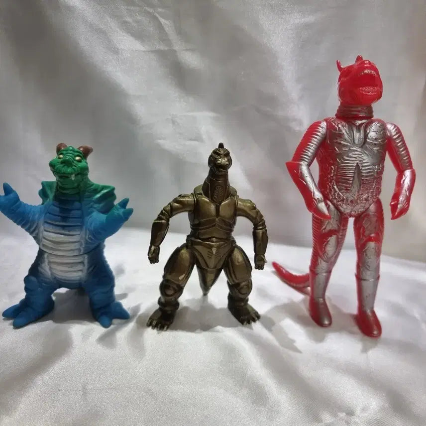 [BUNJANG] Gold Mechagodzilla & Kaiju Sofubi Figure Set (2 Types) / 골드 메카 고질라 피규어 & 괴수 소프비 피규어 2종