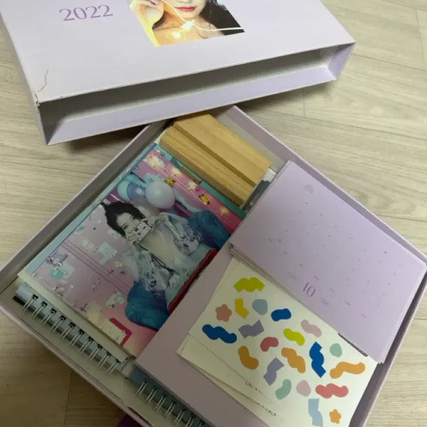 [BUNJANG] IU 2022 Season's Greetings / 아이유 시즌그리팅 2022