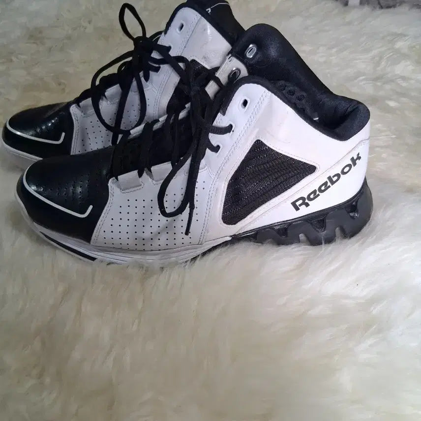 [BUNJANG] Reebok High-Top Basketball Shoes Black/White Size 275 / 리복 농구화 하이탑 블랙/화이트 275
