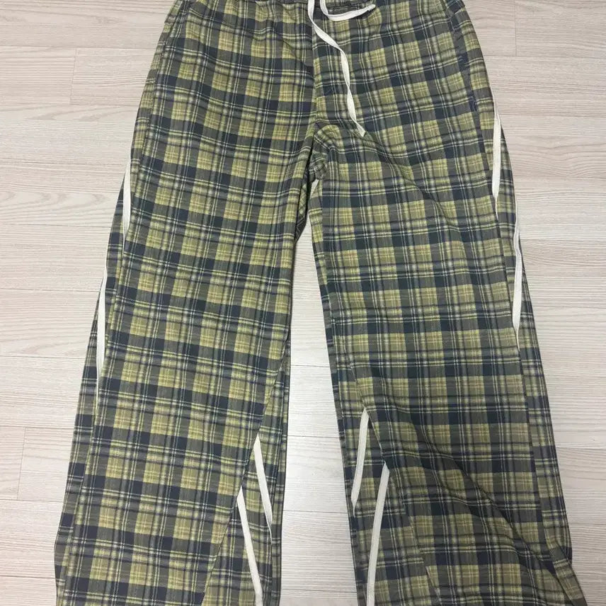 [BUNJANG] Mmloumn Curved Loose Track Pants Yellow / 밀로우먼 커브드루즈트랙팬츠 옐로우