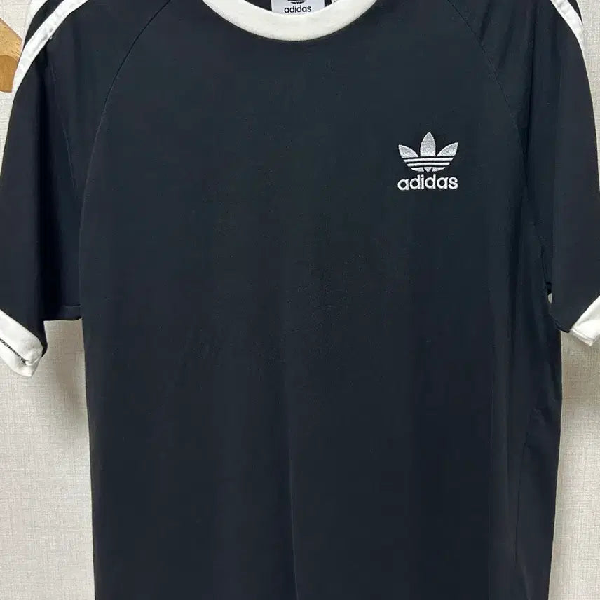 [BUNJANG] Adidas Adicolor Classic 3-Stripes T-Shirt (Size M) / 아디다스 아디컬러 클래식 삼선 티셔츠(M 사이즈)