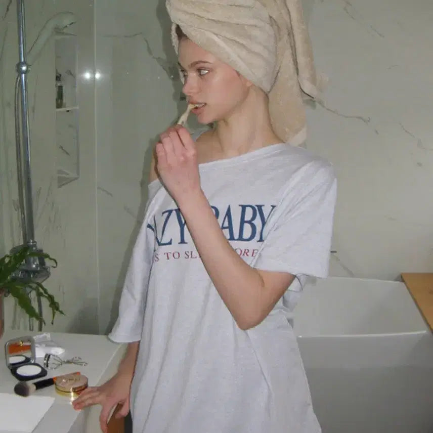 [BUNJANG] Lazy Daisy Lazy Baby Off Shoulder T-Shirt / 레이지지 레이지 베이비 오프숄더 티셔츠