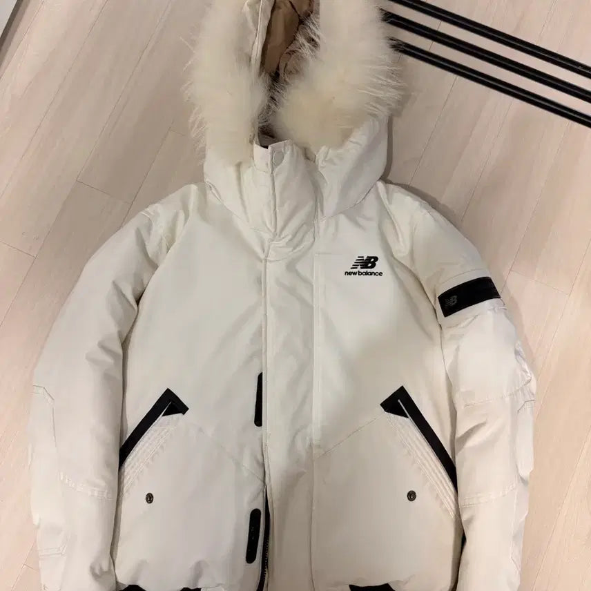 [BUNJANG] New Balance White Short Puffer Jacket (M, 95) / 뉴발란스 화이트 숏패딩 M (95)