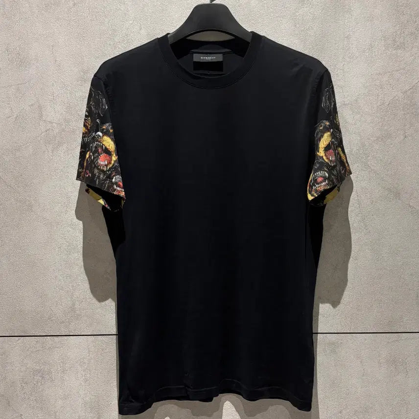 [BUNJANG] Givenchy Rottweiler Graphic Short Sleeve T-Shirt (Medium) / [정품/M] 지방시 로트와일러 슬리브 그래픽 반팔 티셔츠