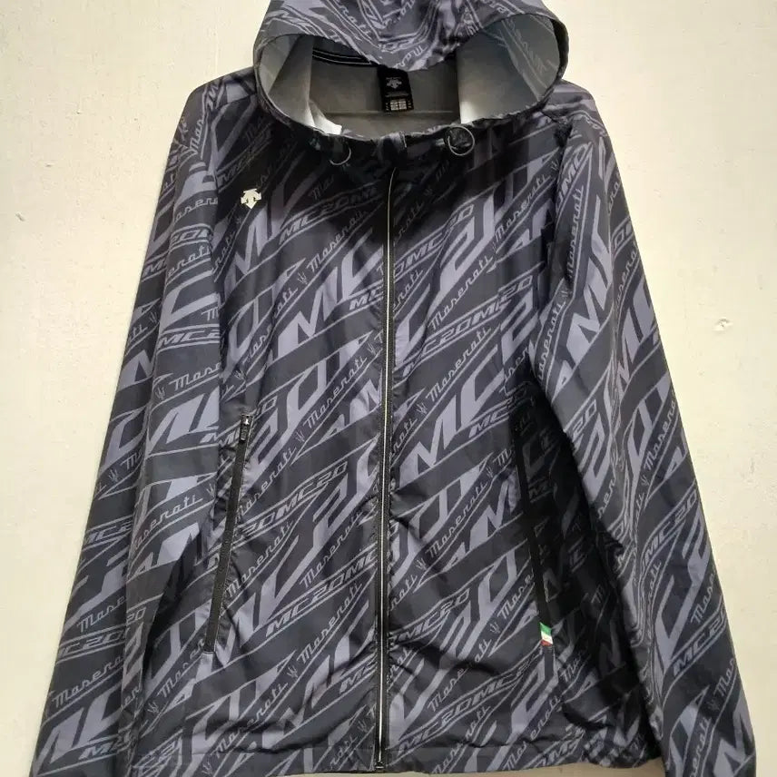 [BUNJANG] Descente Maserati MC20 Windbreaker Jacket - Size 105 / 데상트 남성 바람막이 마세라티 MC20 윈드브레이커 자켓 사이즈 105
