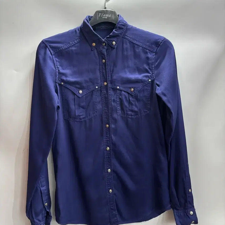 [BUNJANG] ZARA BASIC Navy Western Shirt XS / [XS] 자라베이직 ZARA BASIC 네이비 웨스턴 셔츠 2.0  자라베이직(ZARA BASIC) 네이비 컬러 웨스턴 스타일 셔츠입니다. 스냅 버튼 여밈과 양쪽 플랩 포켓, 요크