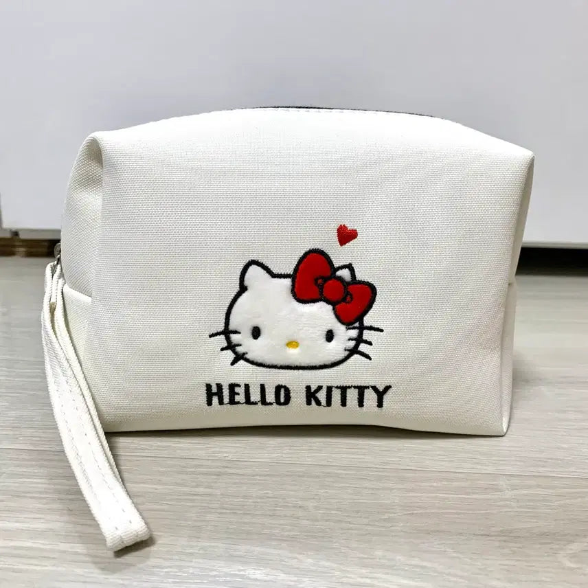 [BUNJANG] Sanrio Hello Kitty White Pouch / 산리오 헬로키티 화이트 파우치