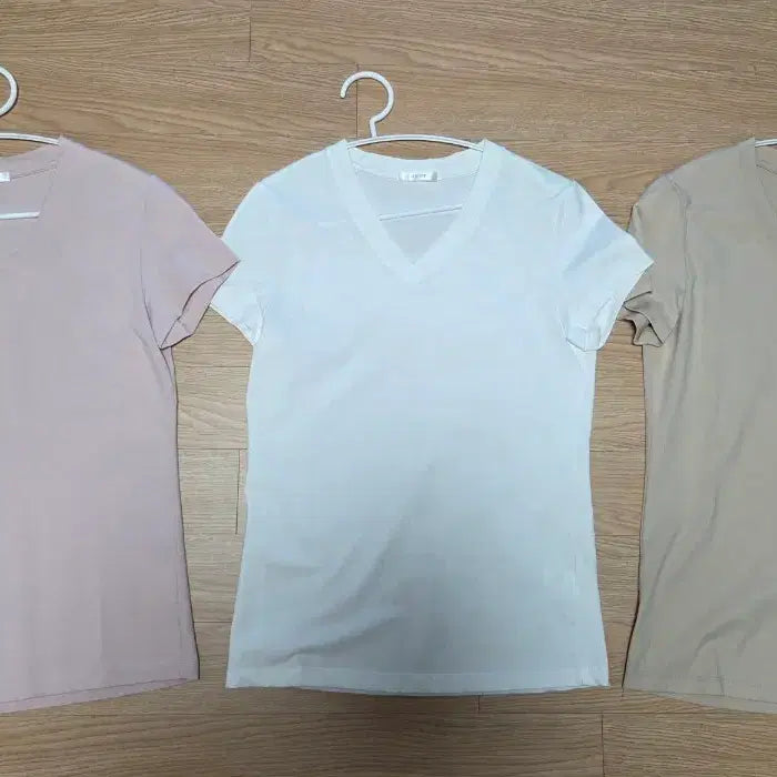 [BUNJANG] YUMER V-Neck Short-Sleeve T-Shirt Bundle Set / 유메르 V넥 반팔티셔츠 새상품 일괄판매