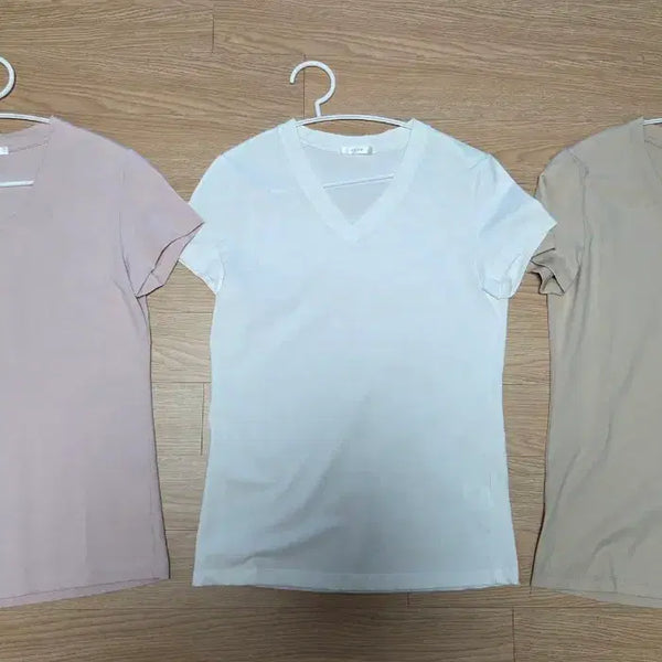 [BUNJANG] YUMER V-Neck Short-Sleeve T-Shirt Bundle Set / 유메르 V넥 반팔티셔츠 새상품 일괄판매
