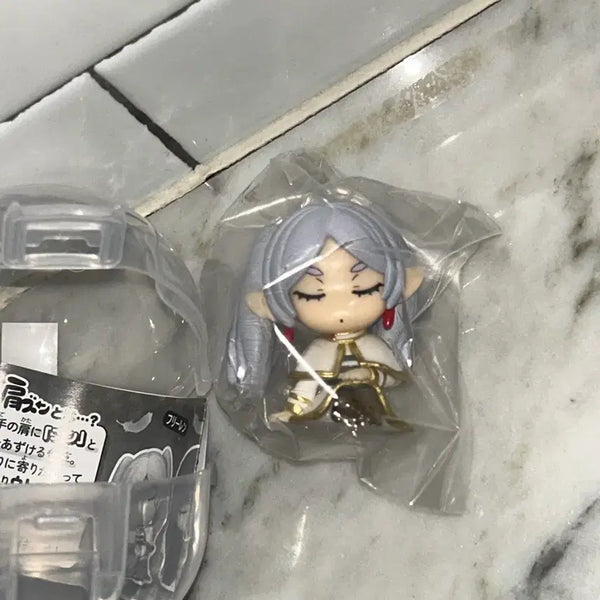 [BUNJANG] Frieren: Beyond Journey's End Frieren Shoulder Hug Gacha Figure / 장송의프리렌 어깨큥 가챠 프리렌 피규어